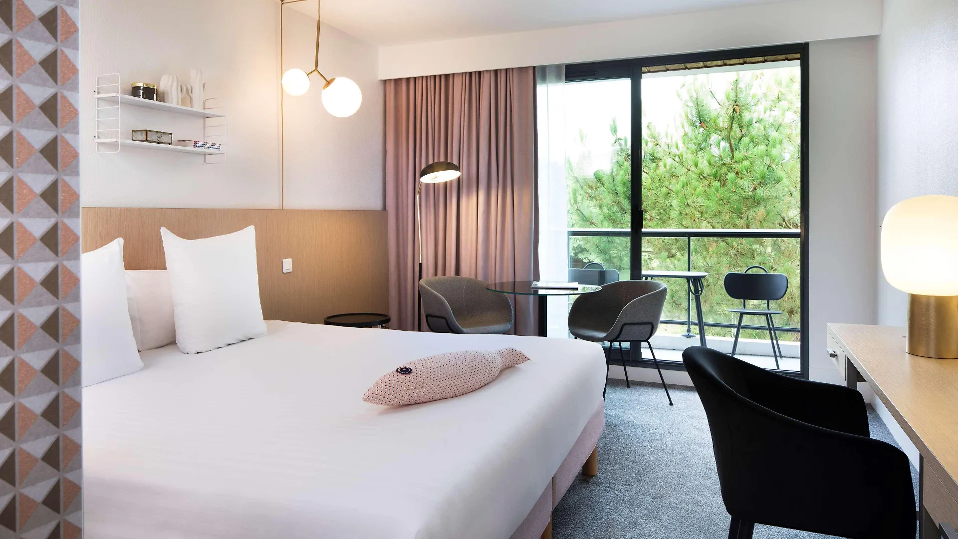 Best Western Plus Hotel Les Rives Du Ter Larmor-Plage 4*,  France